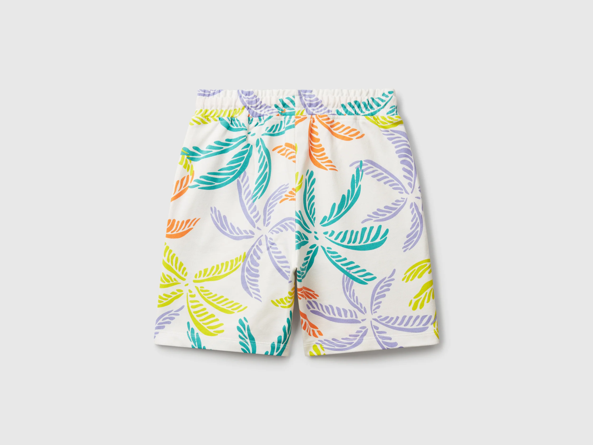 Bermuda con stampa tropicale - Image 2