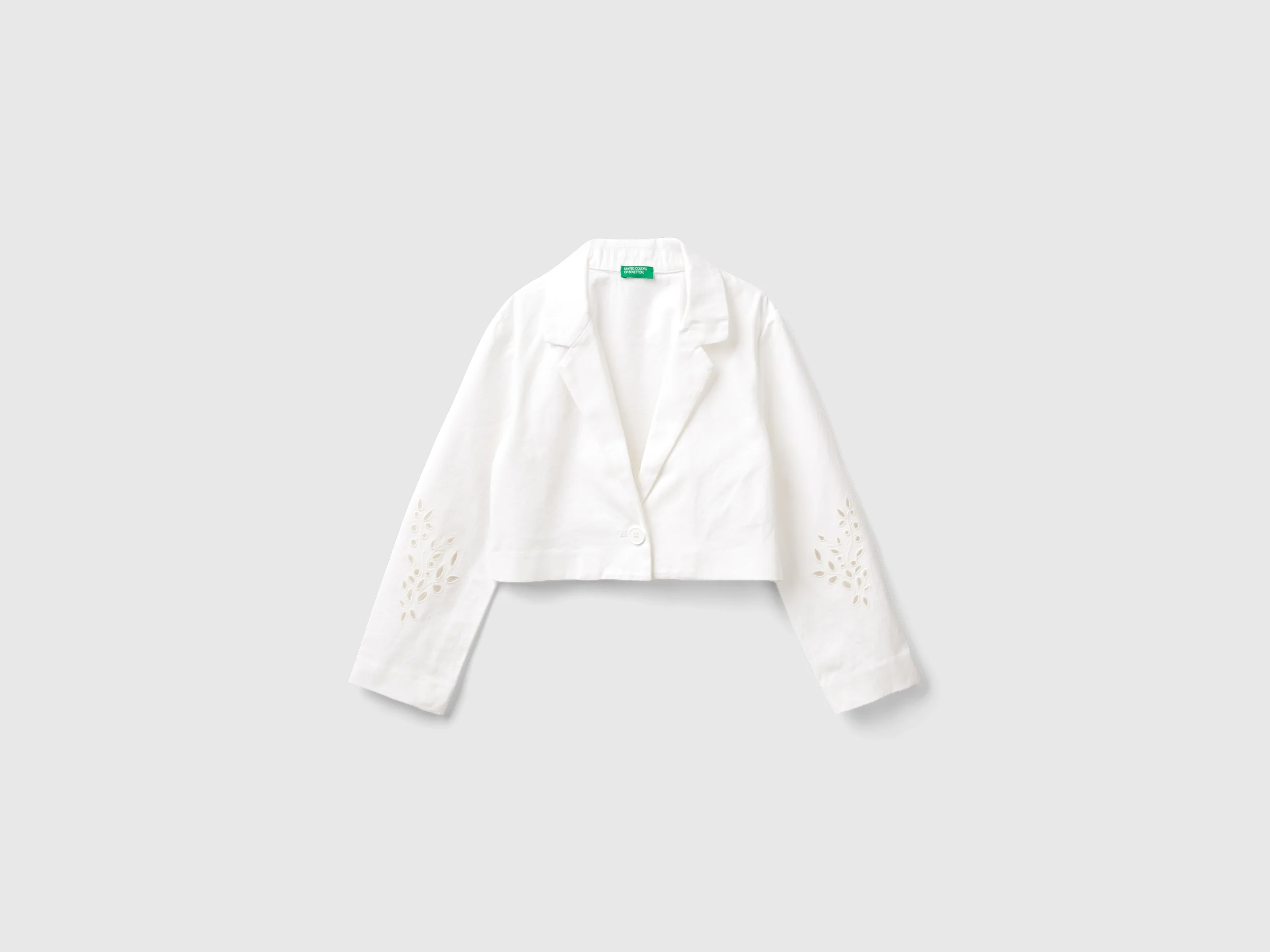 Blazer con manica ricamata