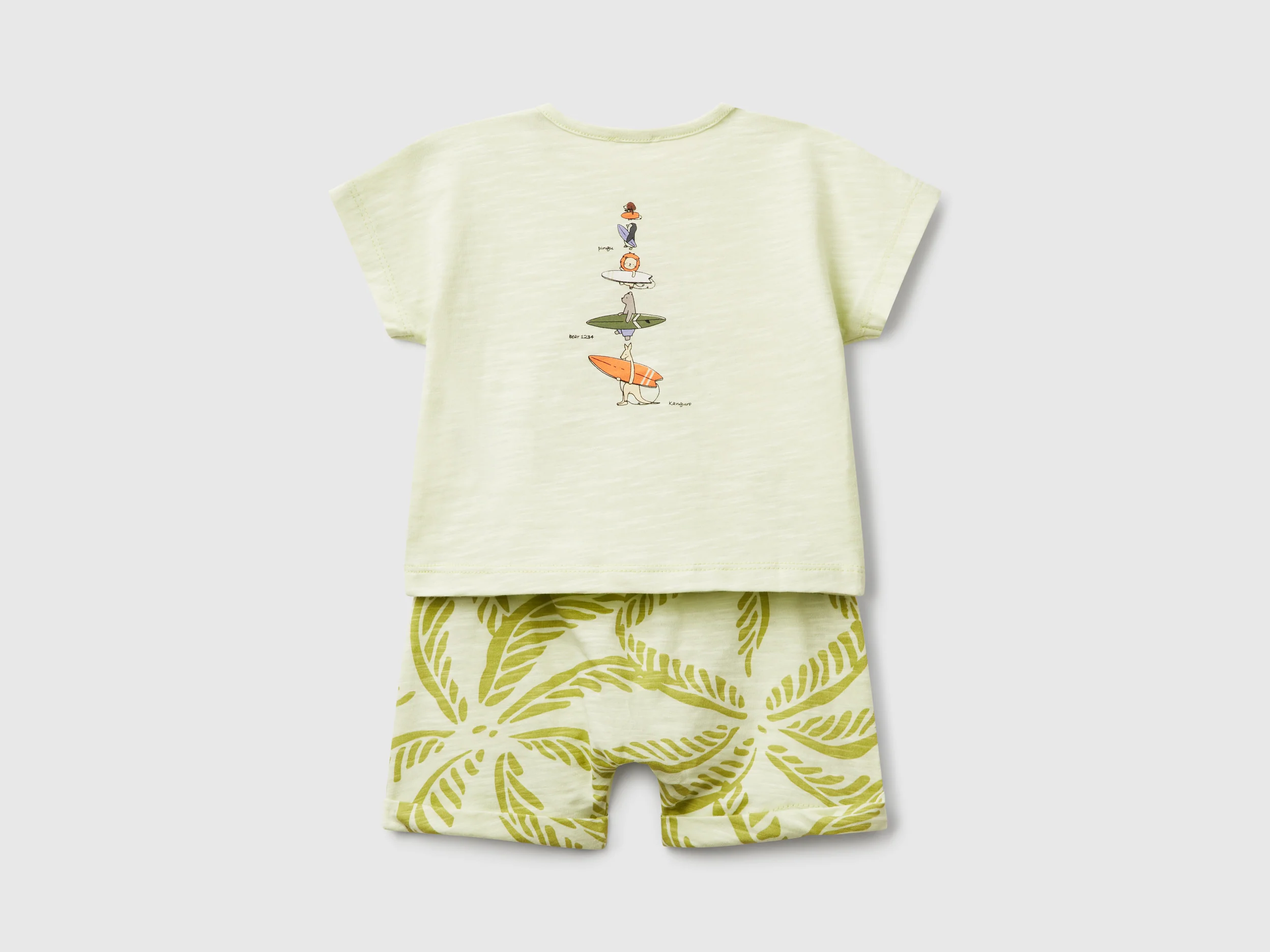 Completo leggero t-shirt e shorts - Image 2