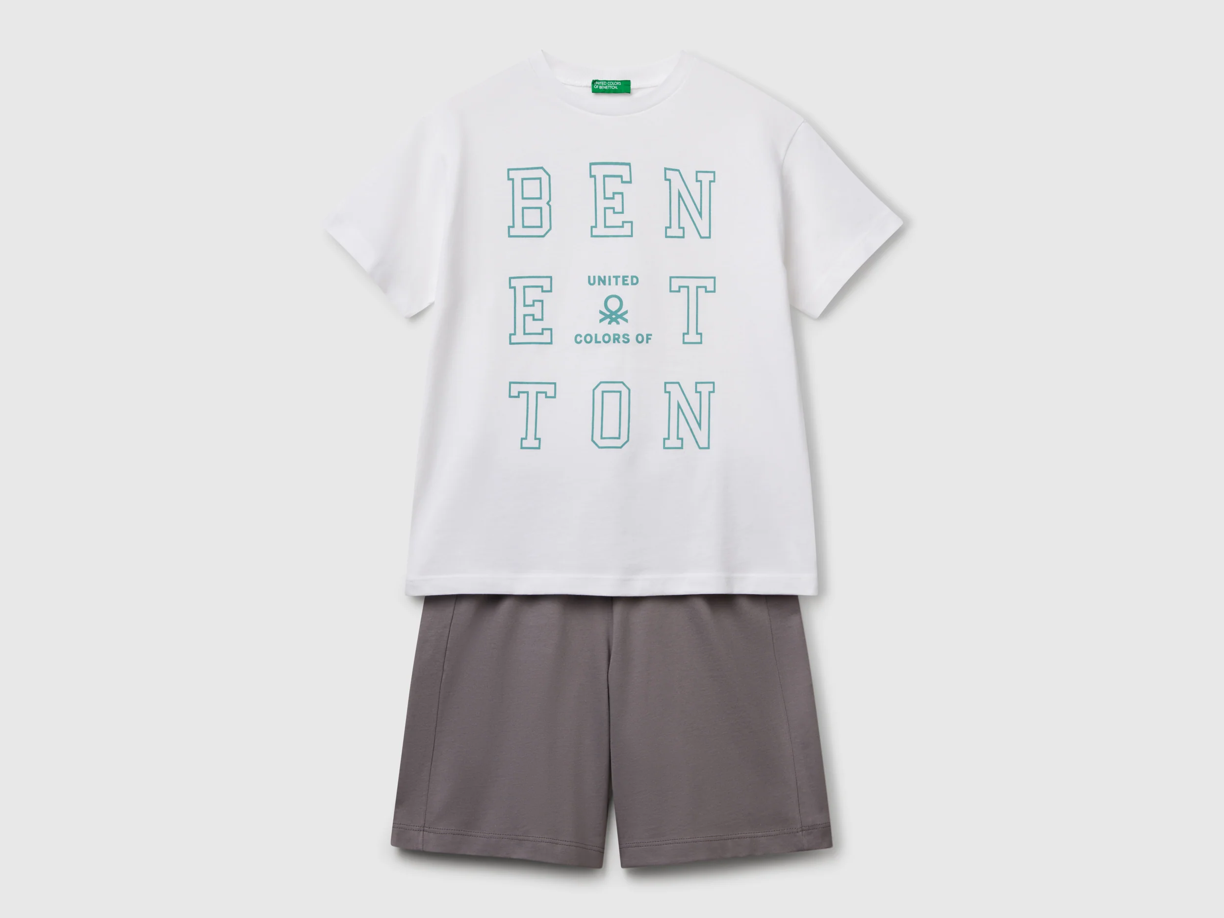 Completo t-shirt e bermuda