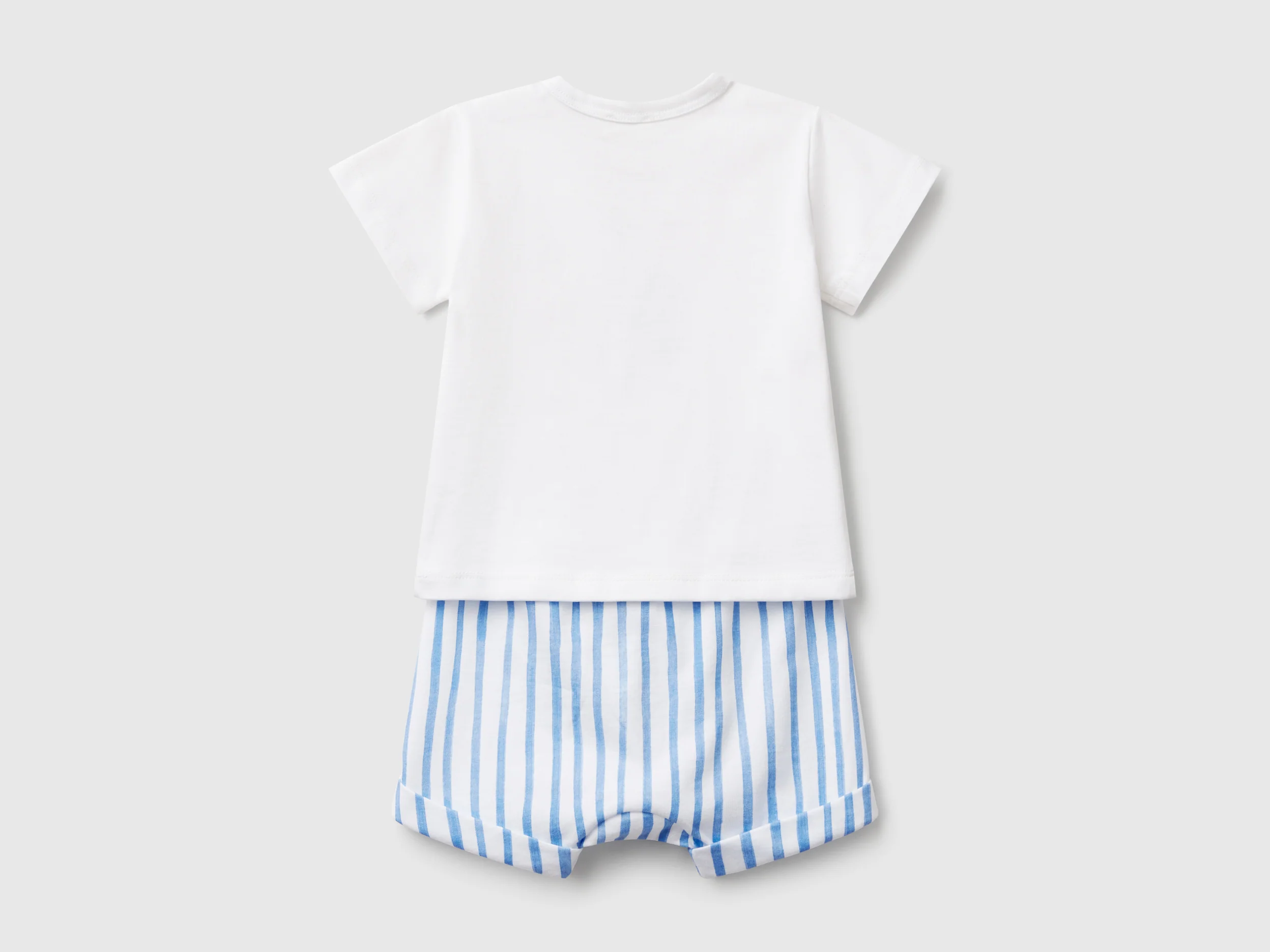 Completo t-shirt e bermuda - Image 2