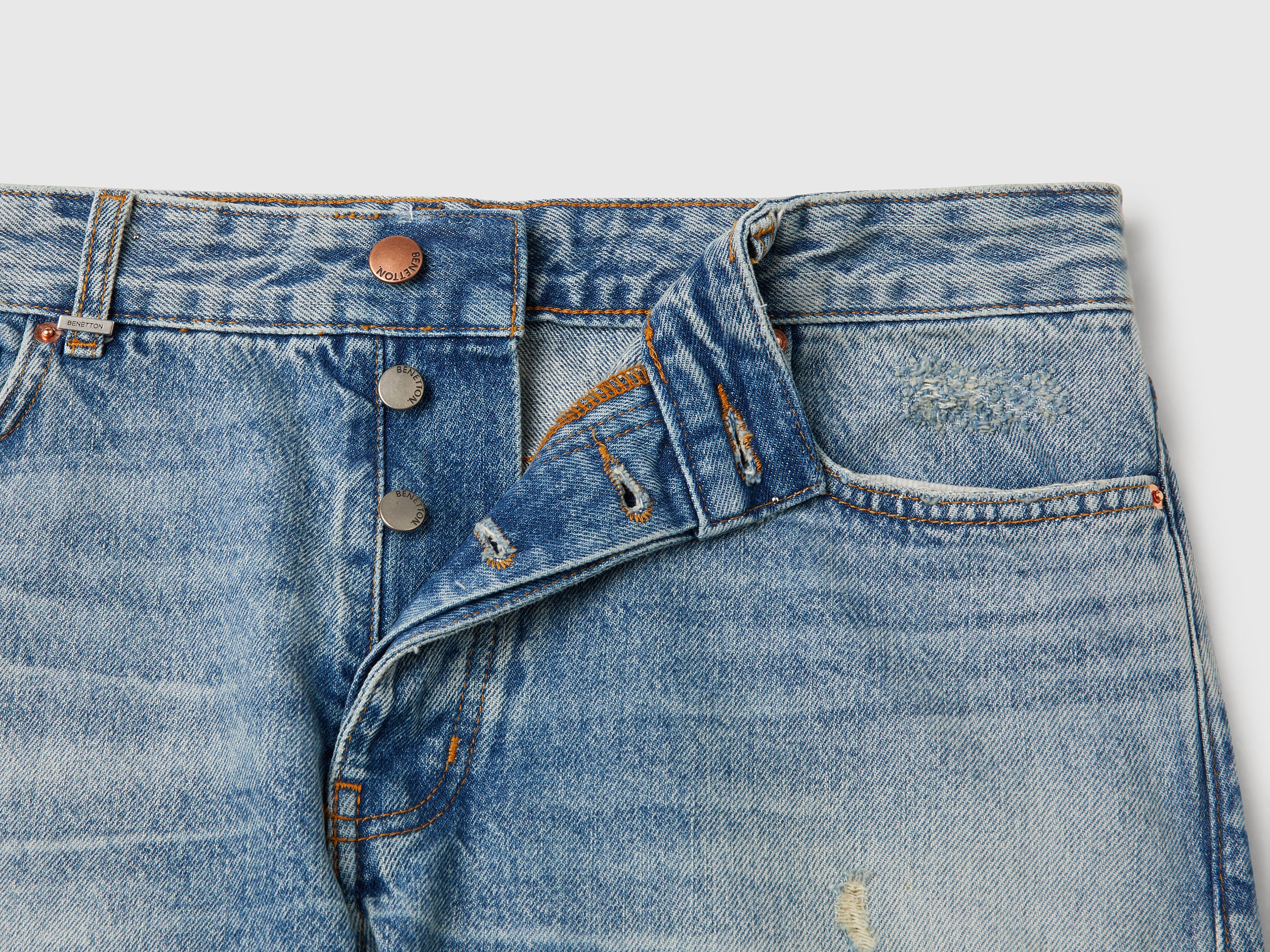 Jeans regular fit con rotture - Image 3