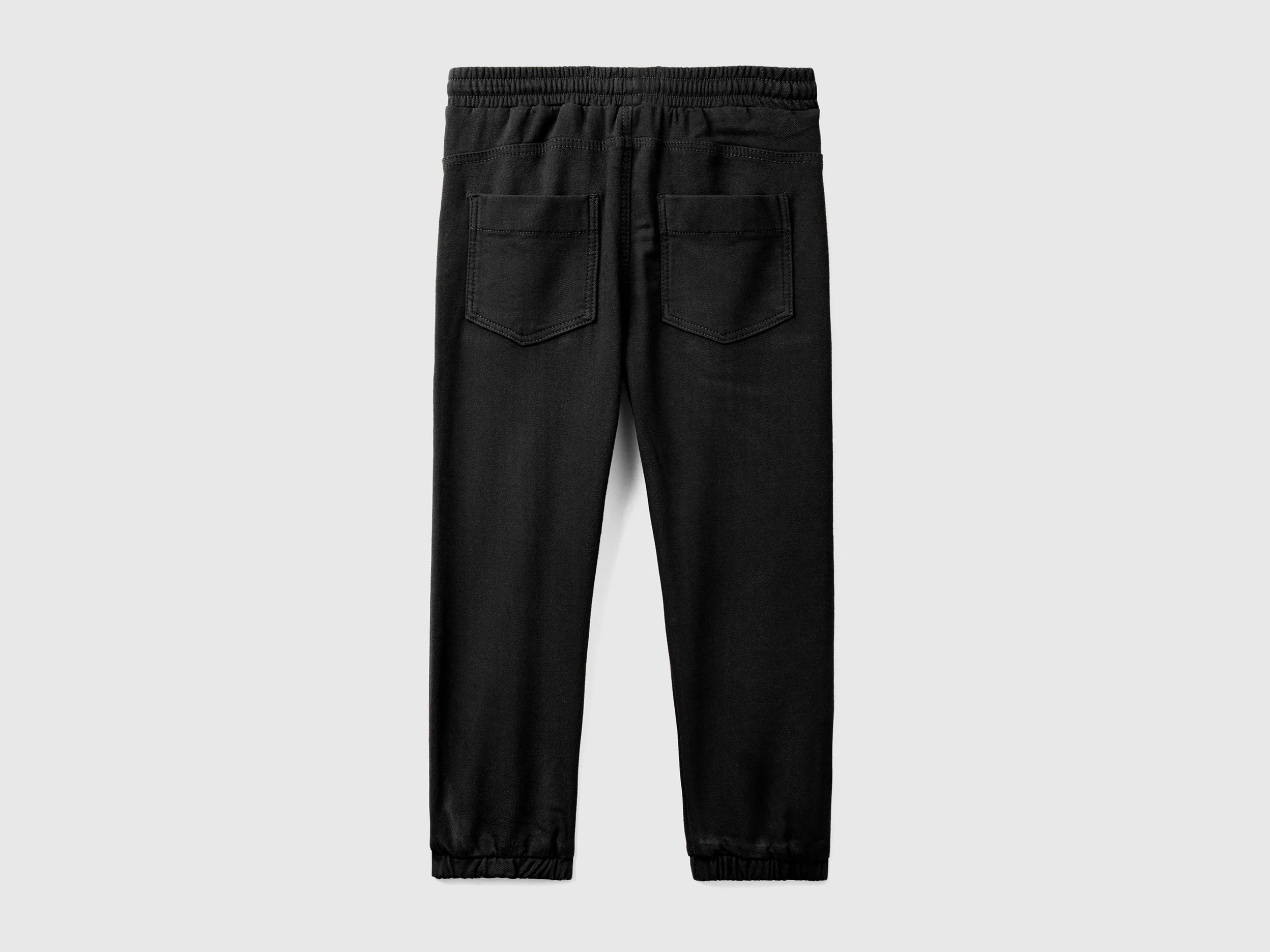 Joggers con coulisse e maxi tasche - Image 2