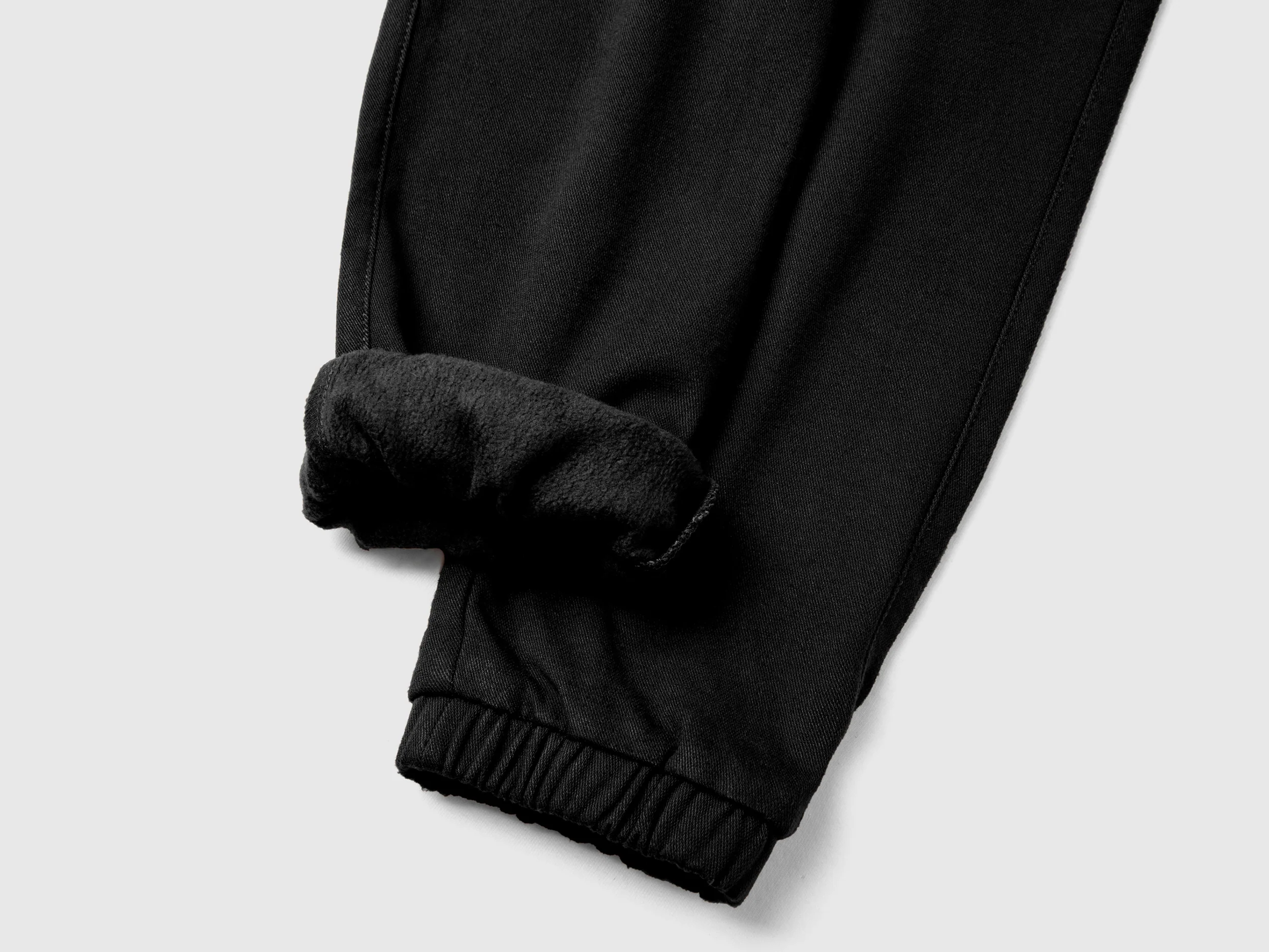 Joggers con coulisse e maxi tasche - Image 3