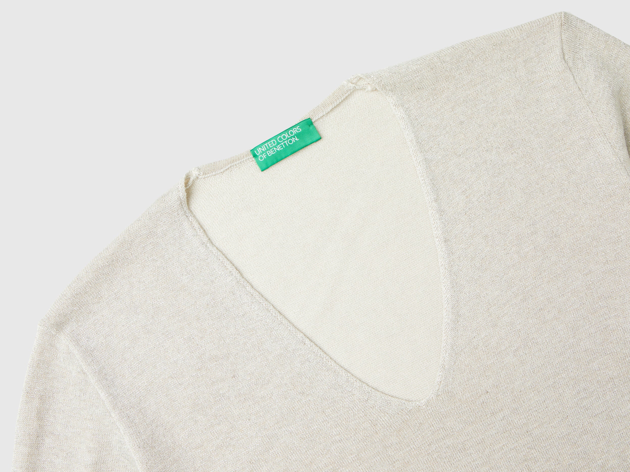 Maglia con scollo a V e lurex - Image 3
