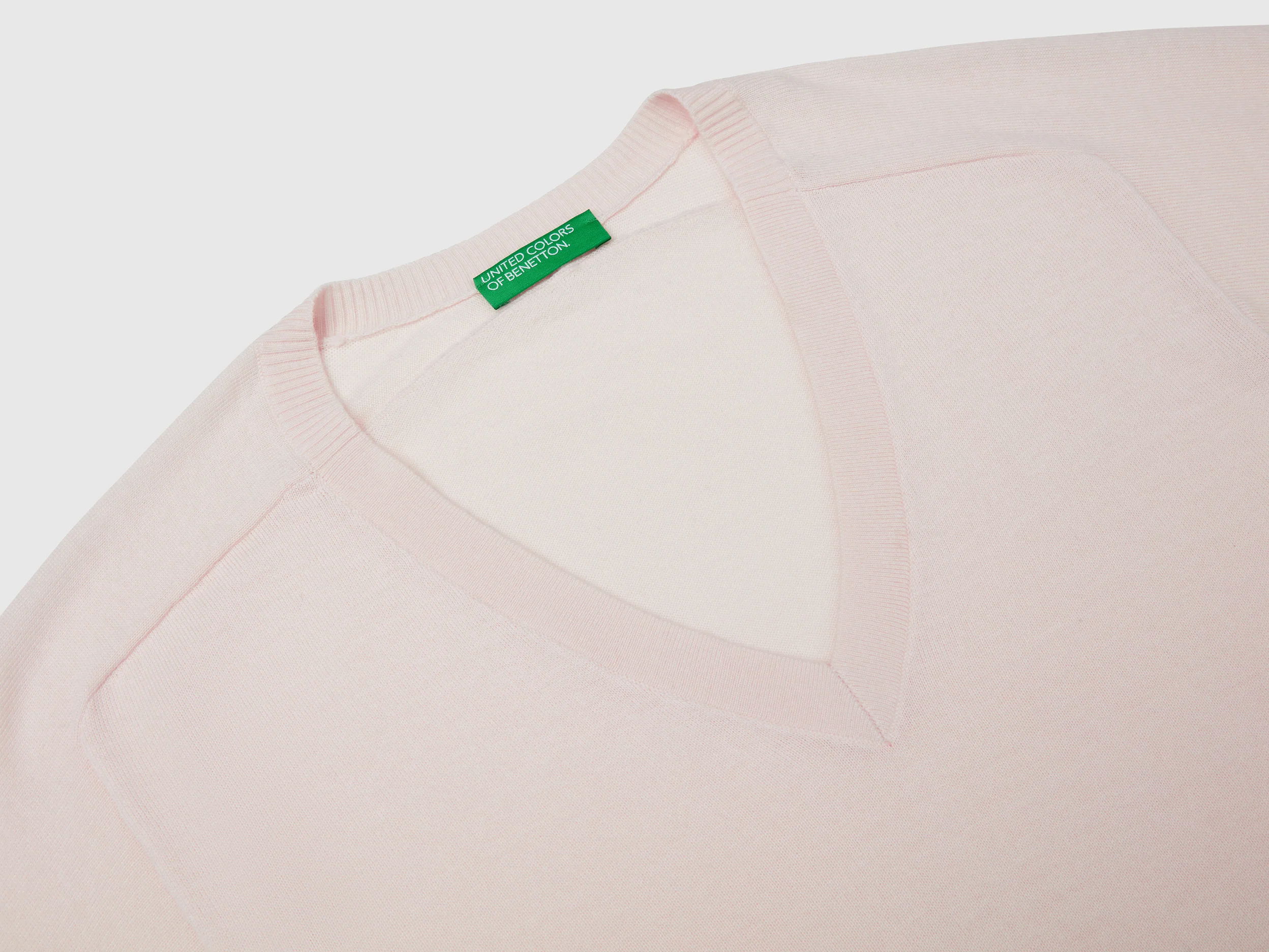 Maglia con scollo a V in pura lana Merino - Image 3