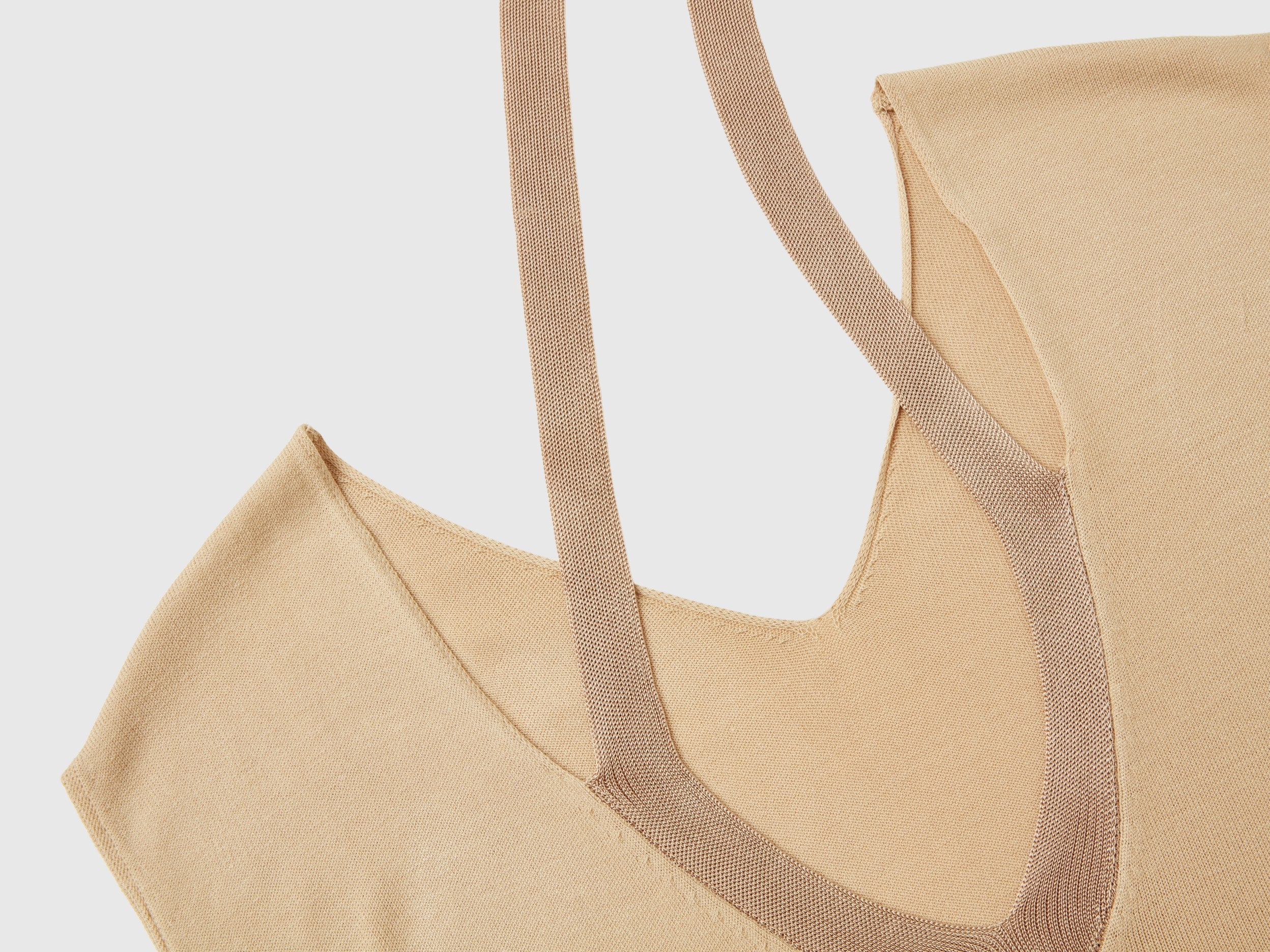 Maglia fluida con scollo a V e lacetti - Image 3