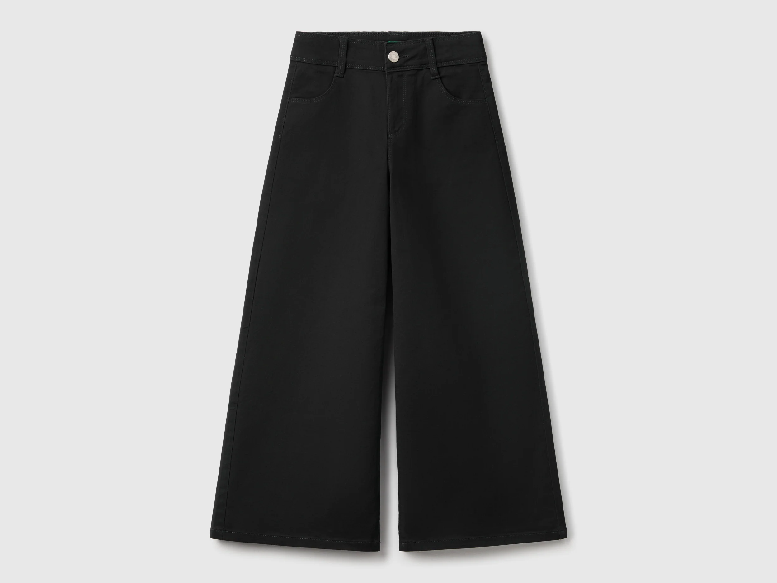 Pantaloni con gamba ampia