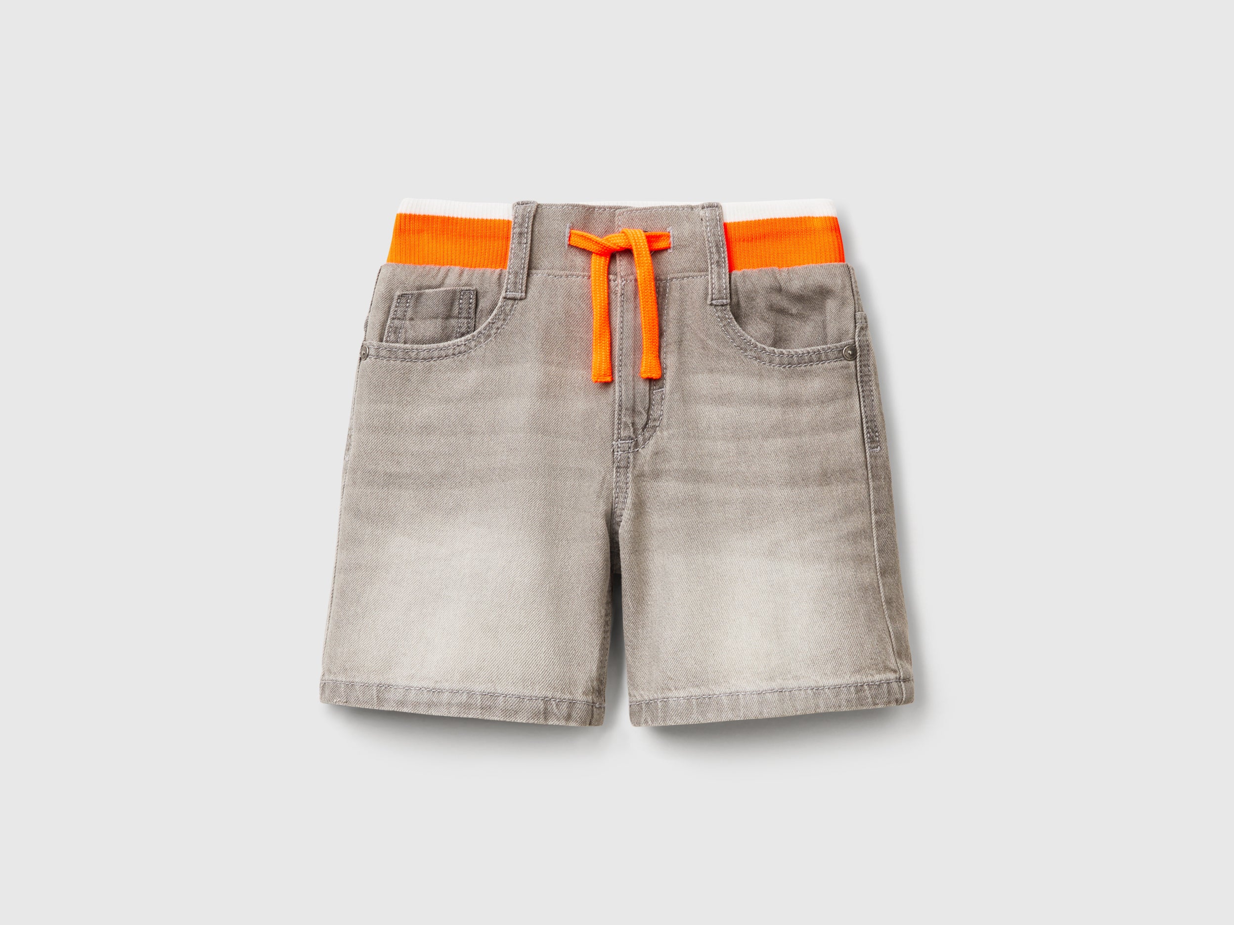 Pantaloni corti di jeans straight