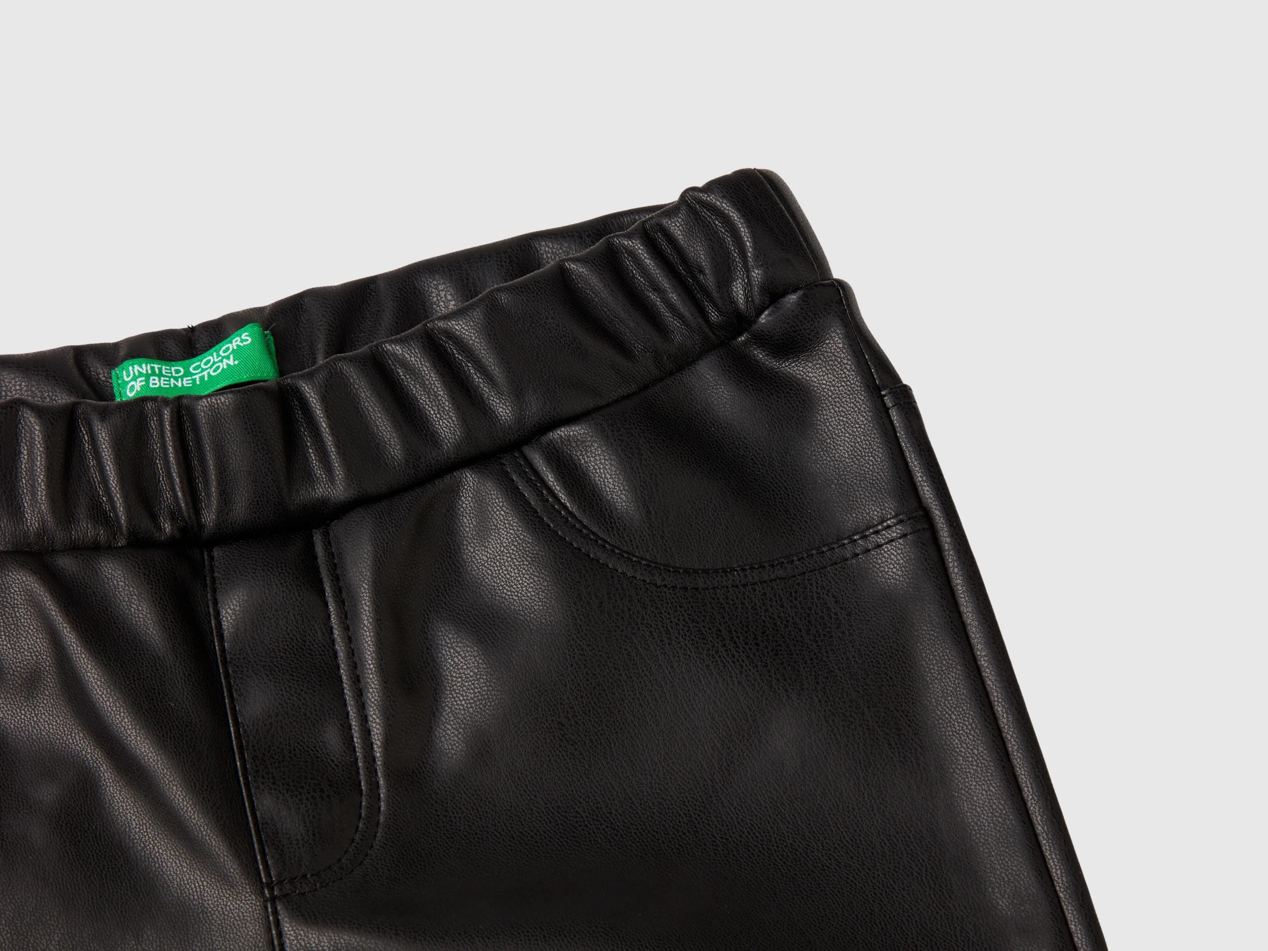 Pantaloni slim fit in tessuto spalmato - Image 3
