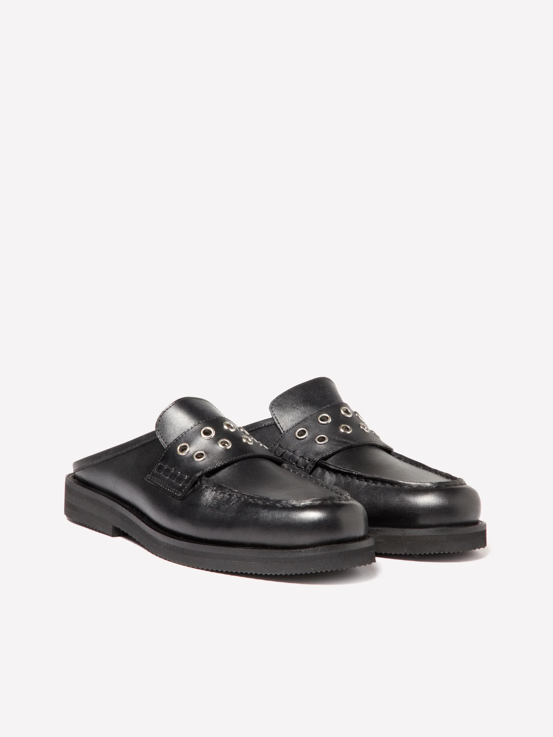 Sabot in pelle con occhielli