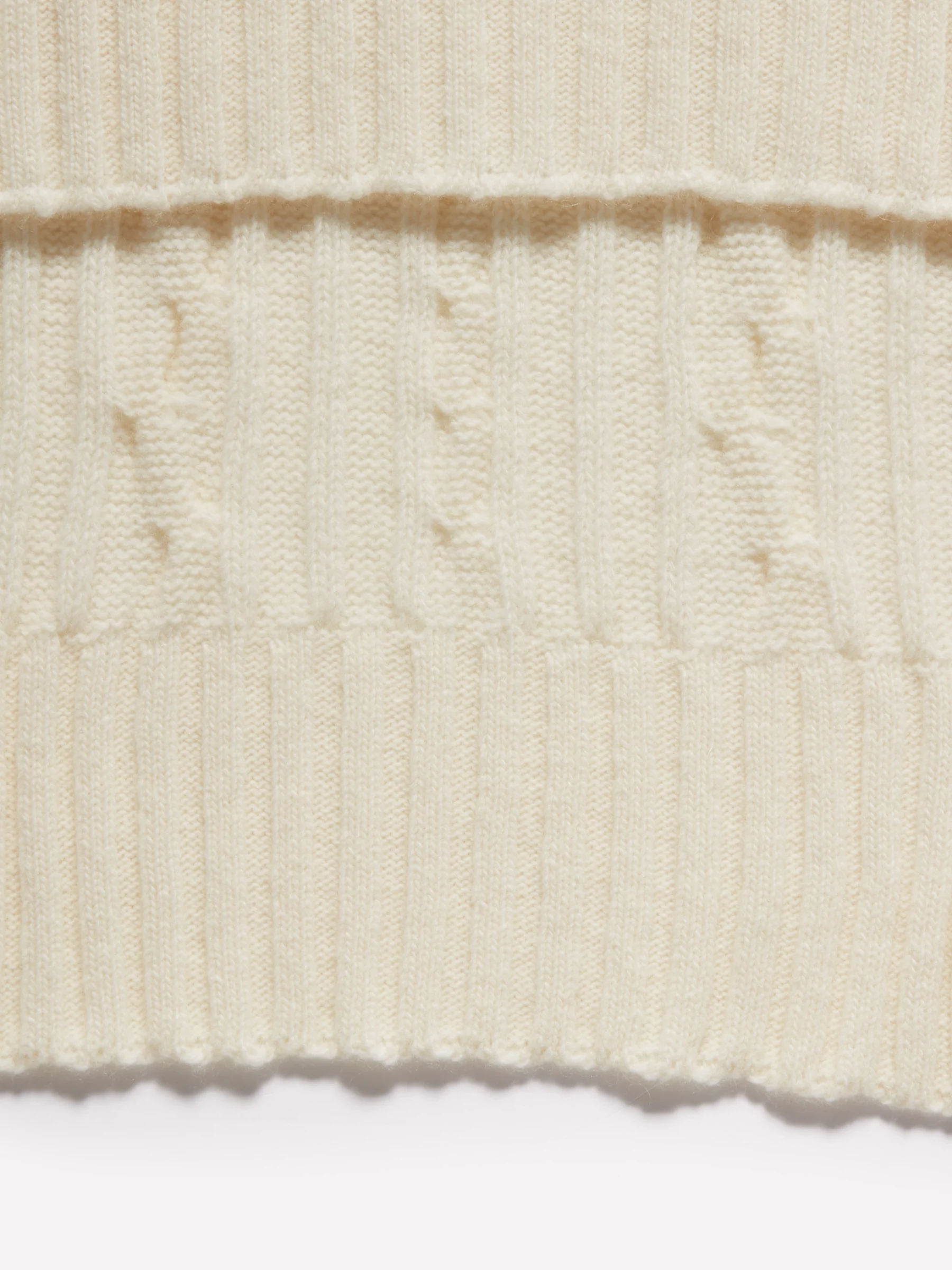 Sciarpa beige in maglia di misto lana - Image 2