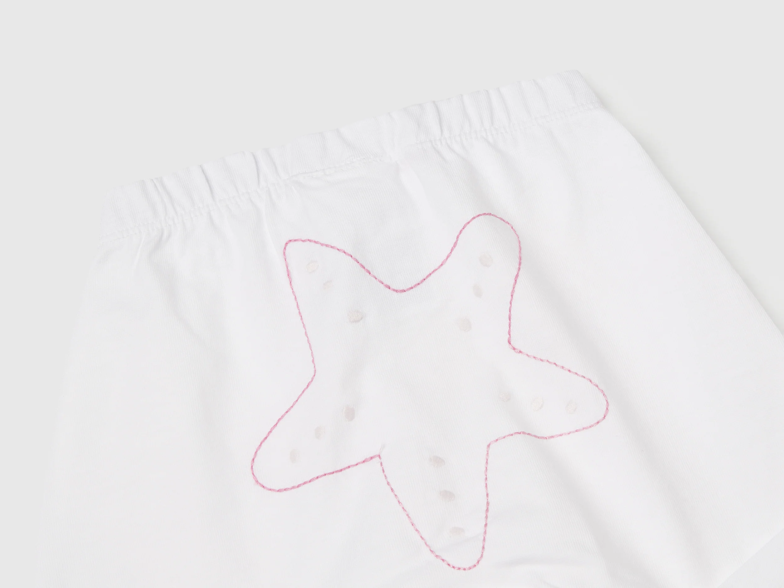 Shorts con patch sul retro - Image 3