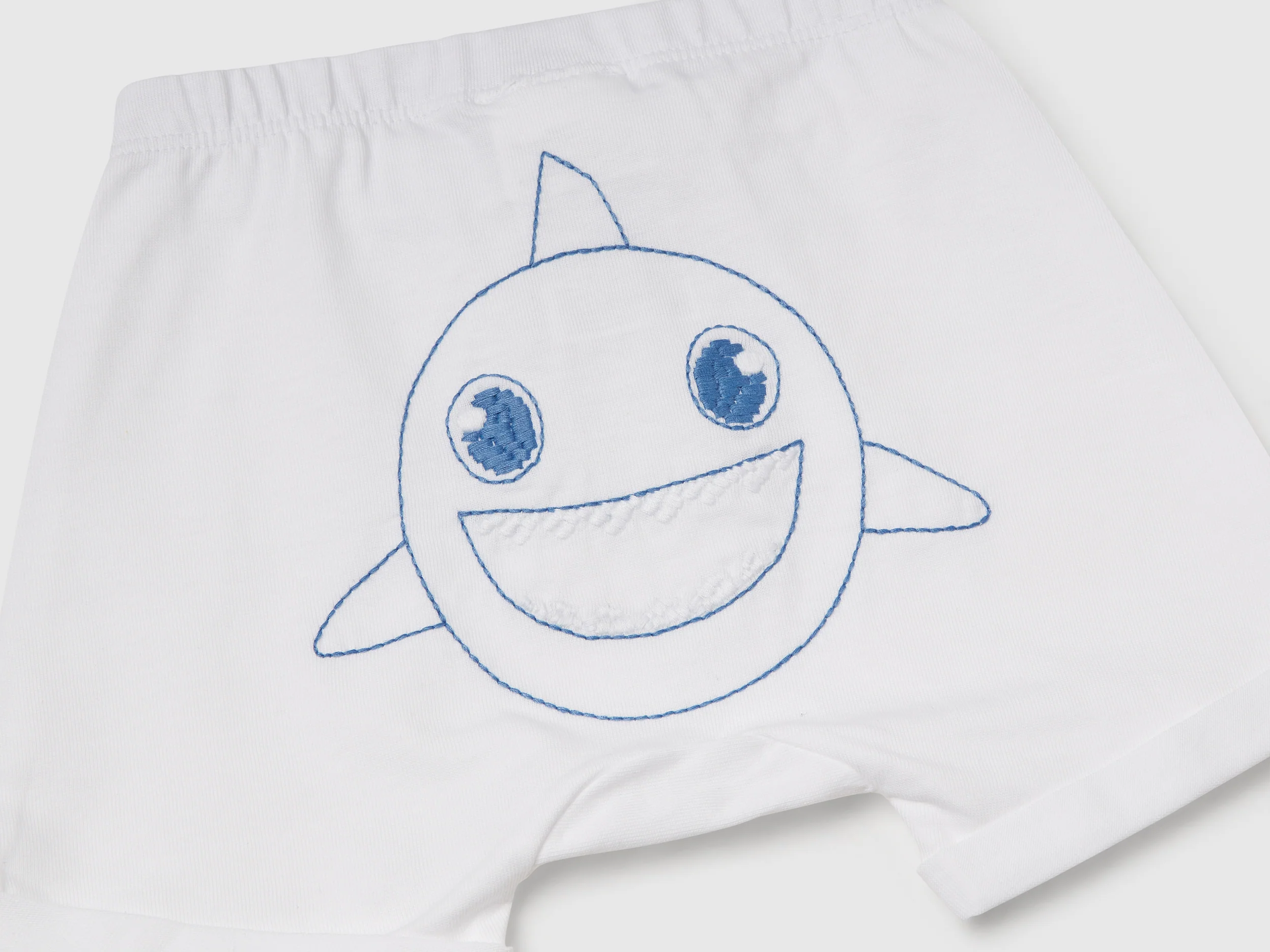 Shorts con patch sul retro - Image 3