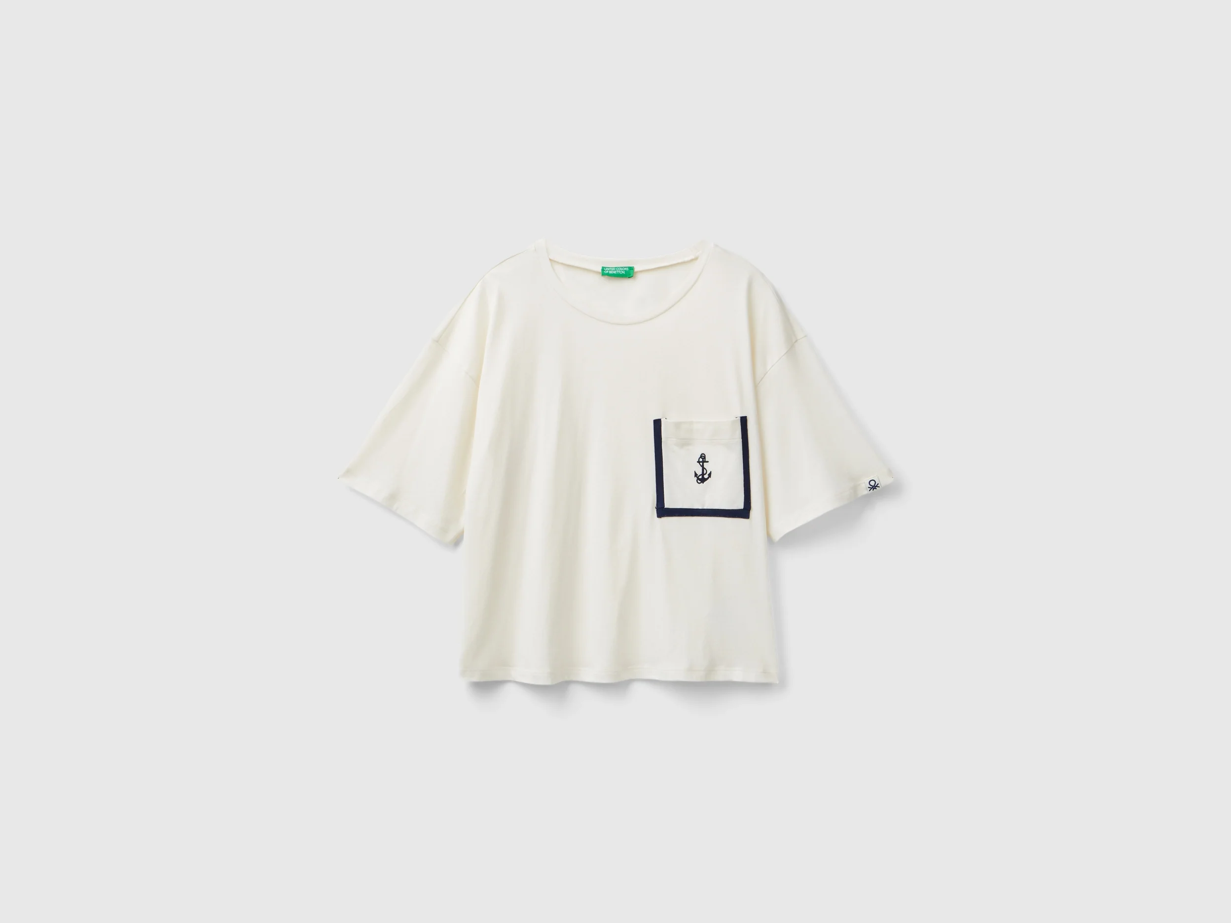 T-shirt boxy fit con taschino