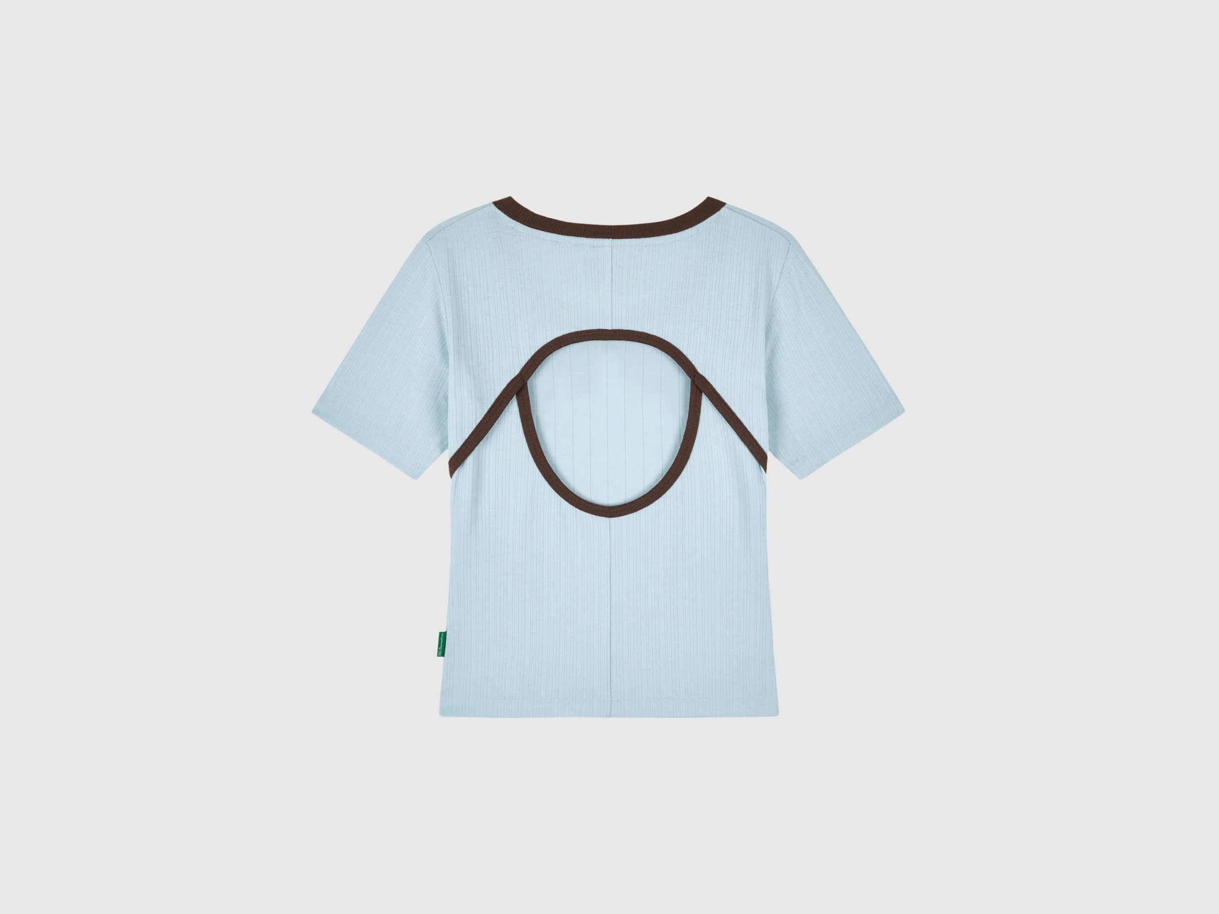 T-shirt con apertura sulla schiena - Image 2