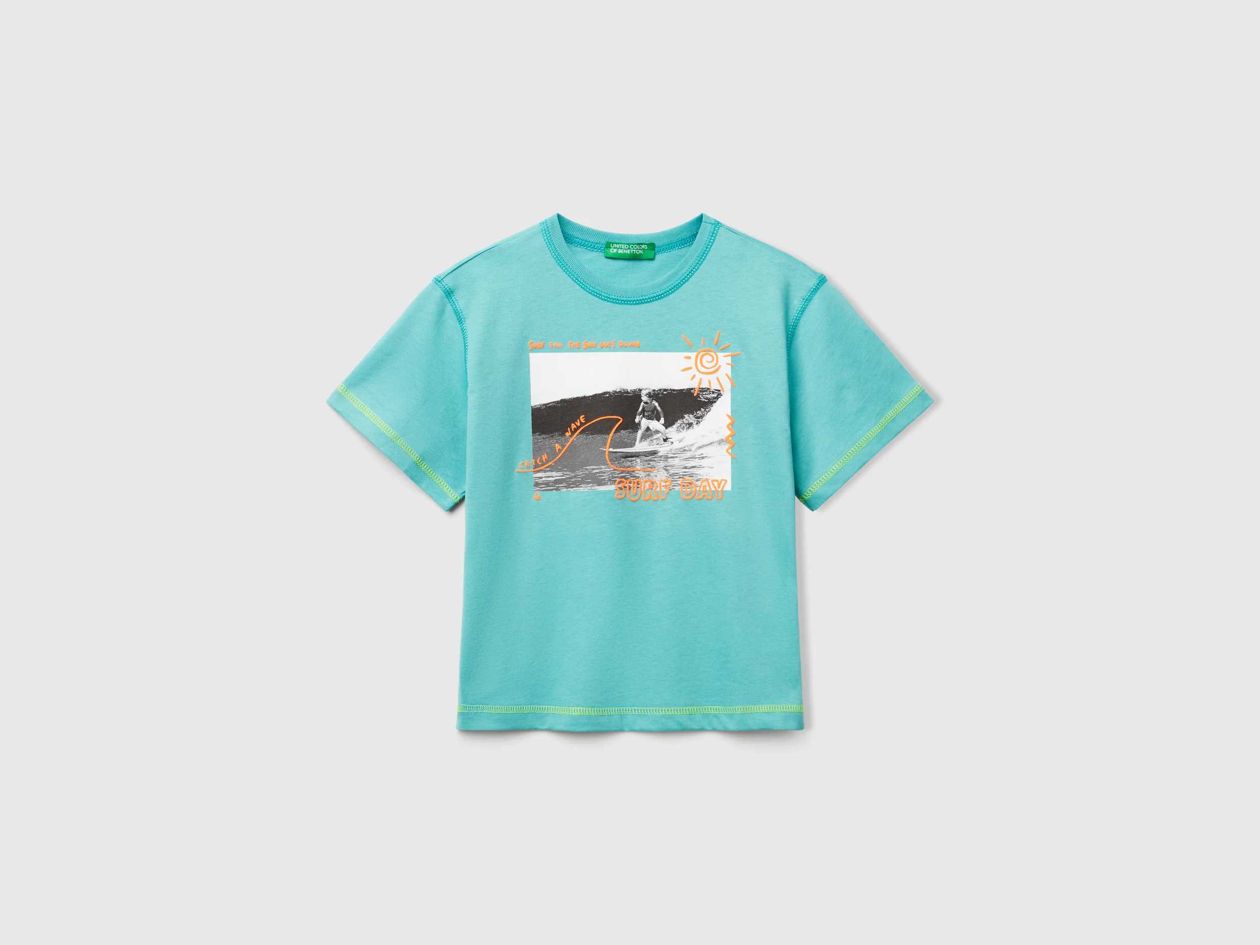 T-shirt con dettagli fluo