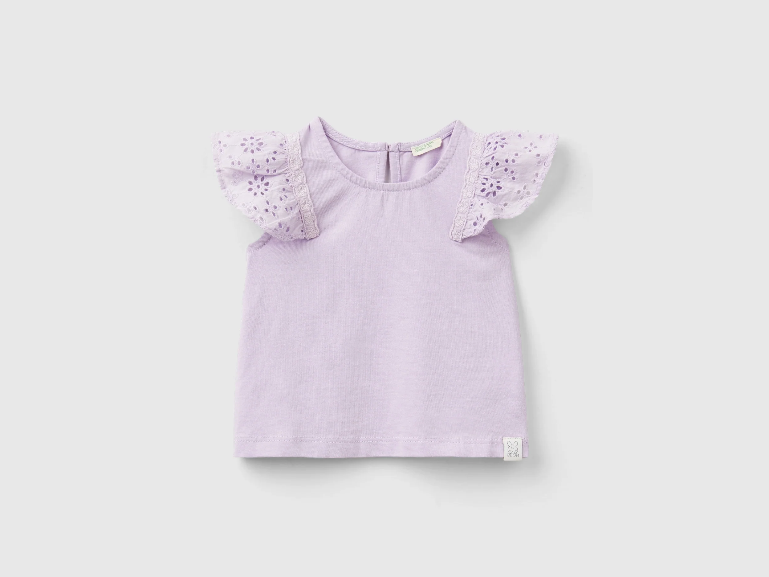 T-shirt con manica sangallo