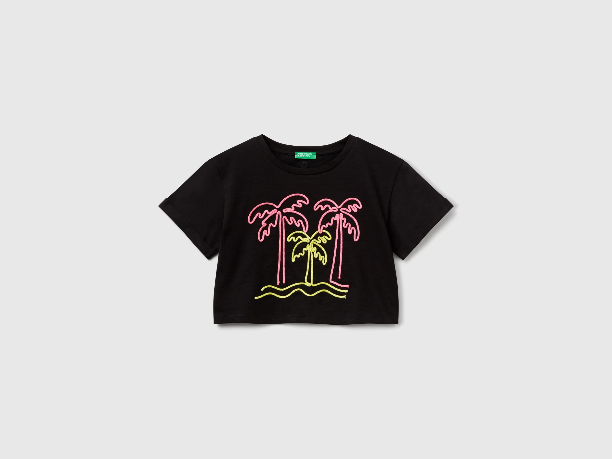 T-shirt con ricamo