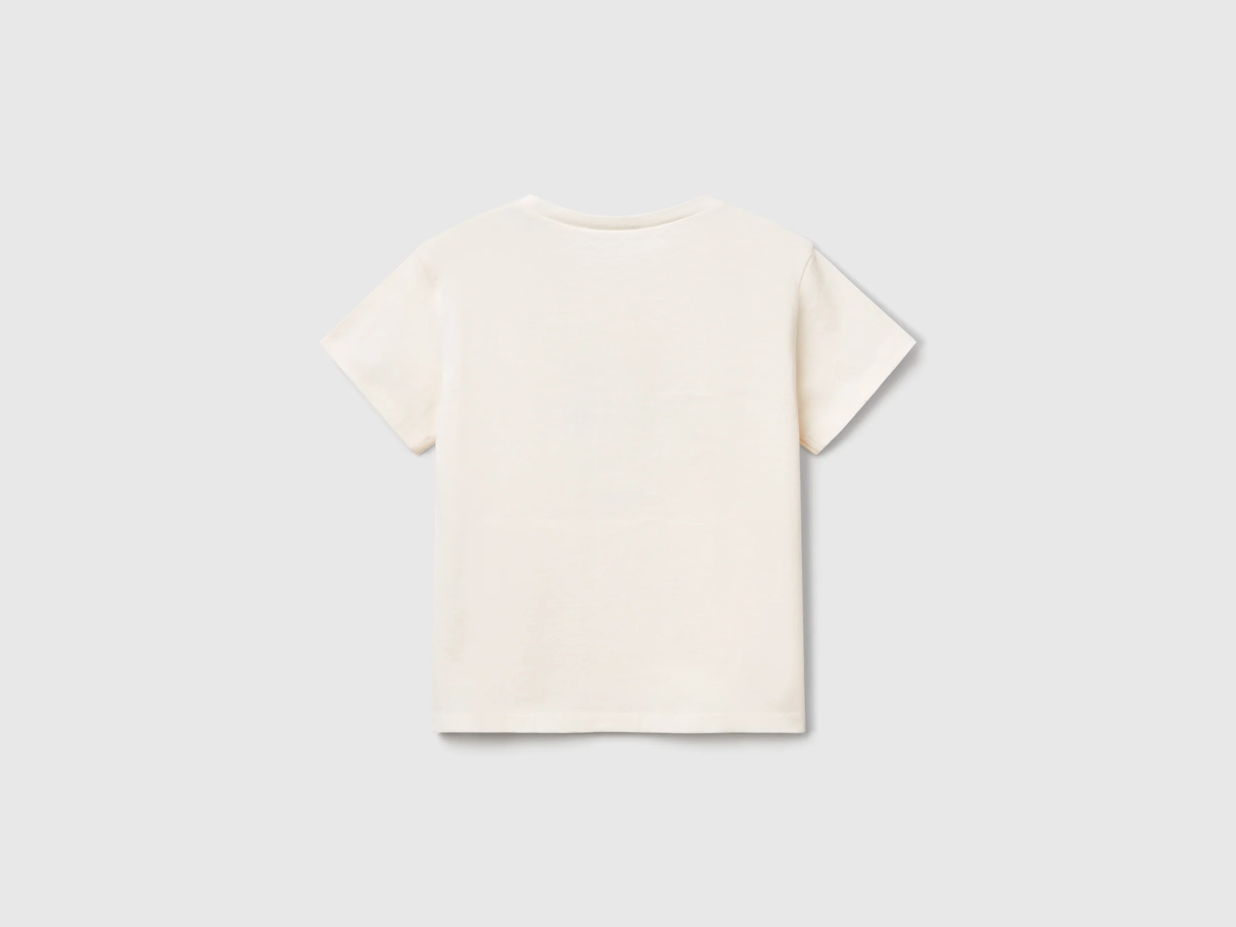 T-shirt con stampa e applicazione - Image 2