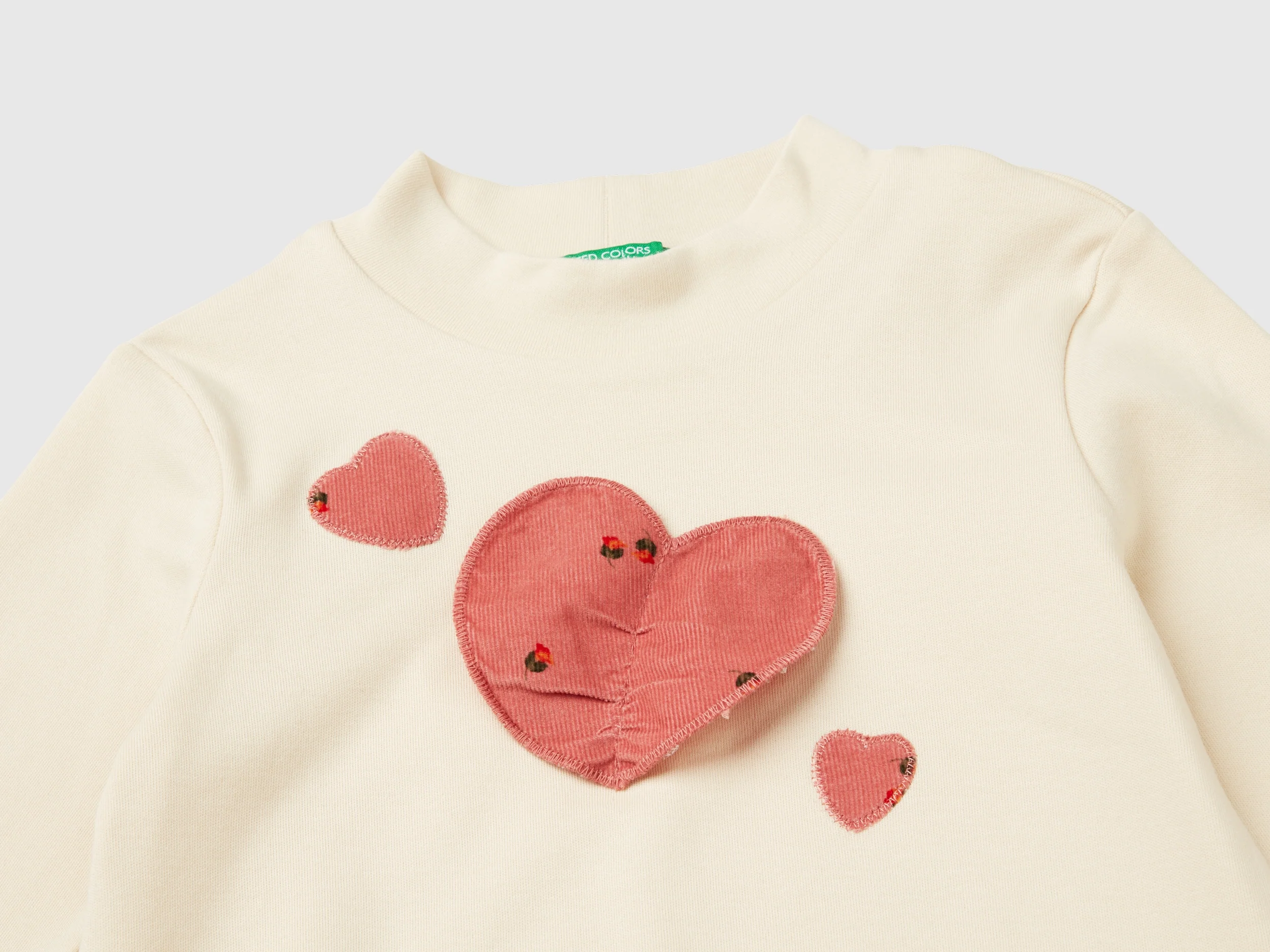 T-shirt lupetto con patch cuori - Image 3